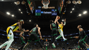 NBA东部季后赛情况： 雄鹿队、凯尔特人队和六人队已经锁定了季后赛席位,骑士队只差一场胜利