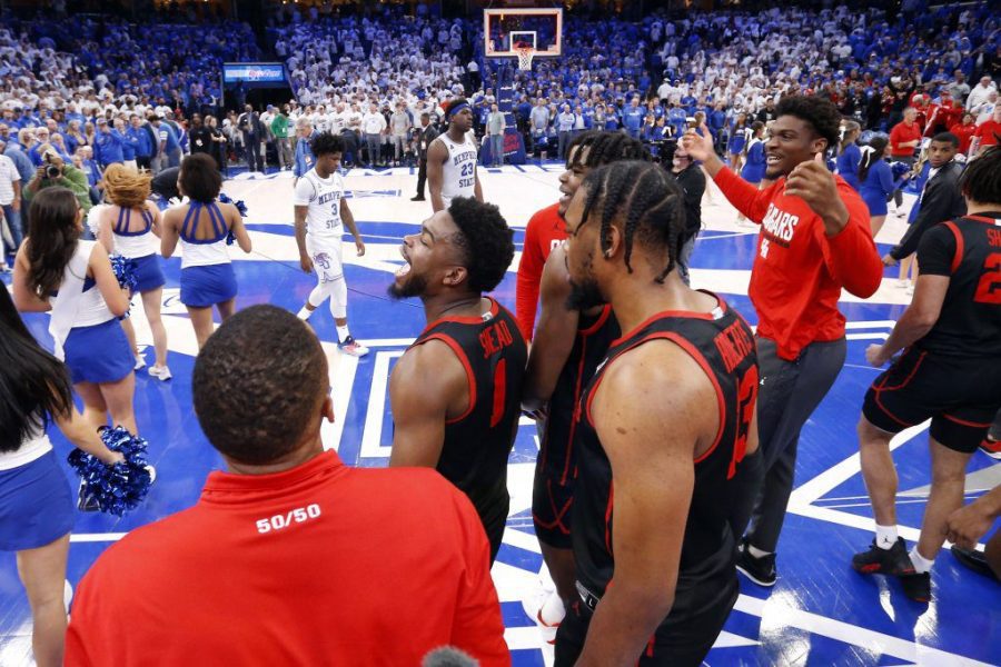 疯狂三月选择周日后的最爱--NCAA锦标赛赔率支持休斯顿、阿拉巴马和堪萨斯