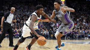 NBA季后赛图片： 国王队仍处于锁定西部冠军的边缘,森林狼队将勇士队送回赛场