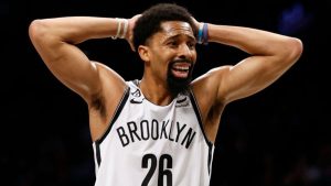 NBA东部联盟的季后赛画面： 篮网队选择了糟糕的时间进行五连败，尼克斯队也在滑坡