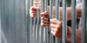 女子在哈拉斯赌场挥舞武器后被逮捕