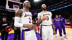 NBA西部季后赛情况,湖人队紧紧咬住季后赛席位,勇士队面临错过季后赛的合法危险