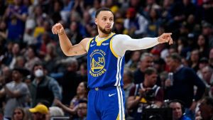 NBA同场竞技的赔率和预测： 在雷霆对勇士（4月4日）的比赛中投注斯蒂芬-库里和约什-吉迪
